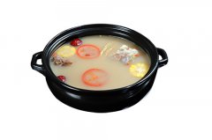 冬季，火鍋底料火鍋體熱者不適宜食用